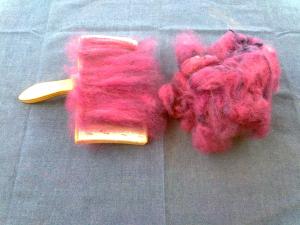 vellón en la carda manual